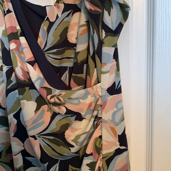 Jolie Cross Bust Flowered Dress - Picture 5 of 5